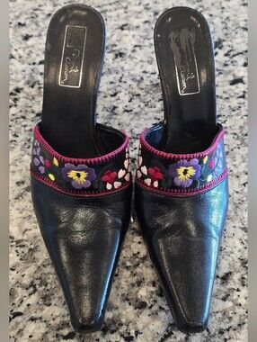 Vintage David Aaron Black Leather Floral Pointed-Toe Mules